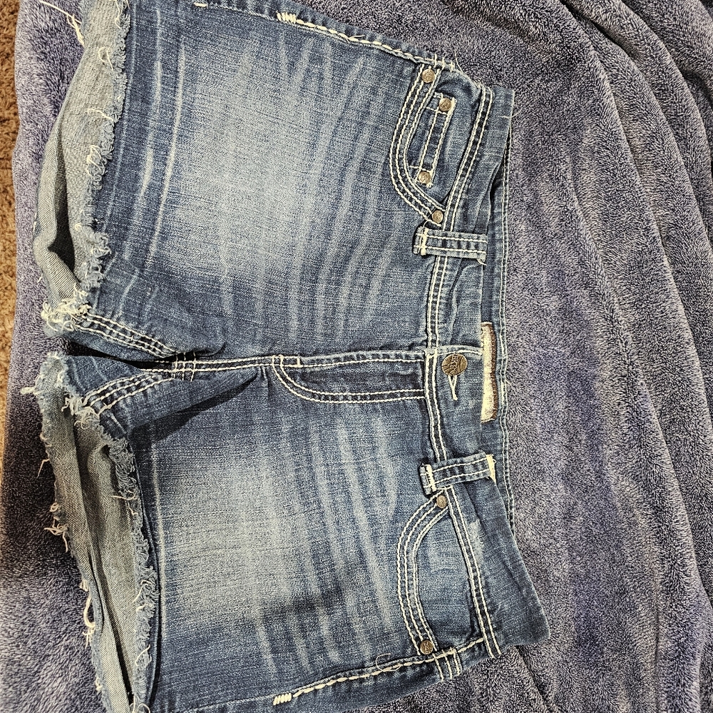 Shorts - Picture 3 of 8